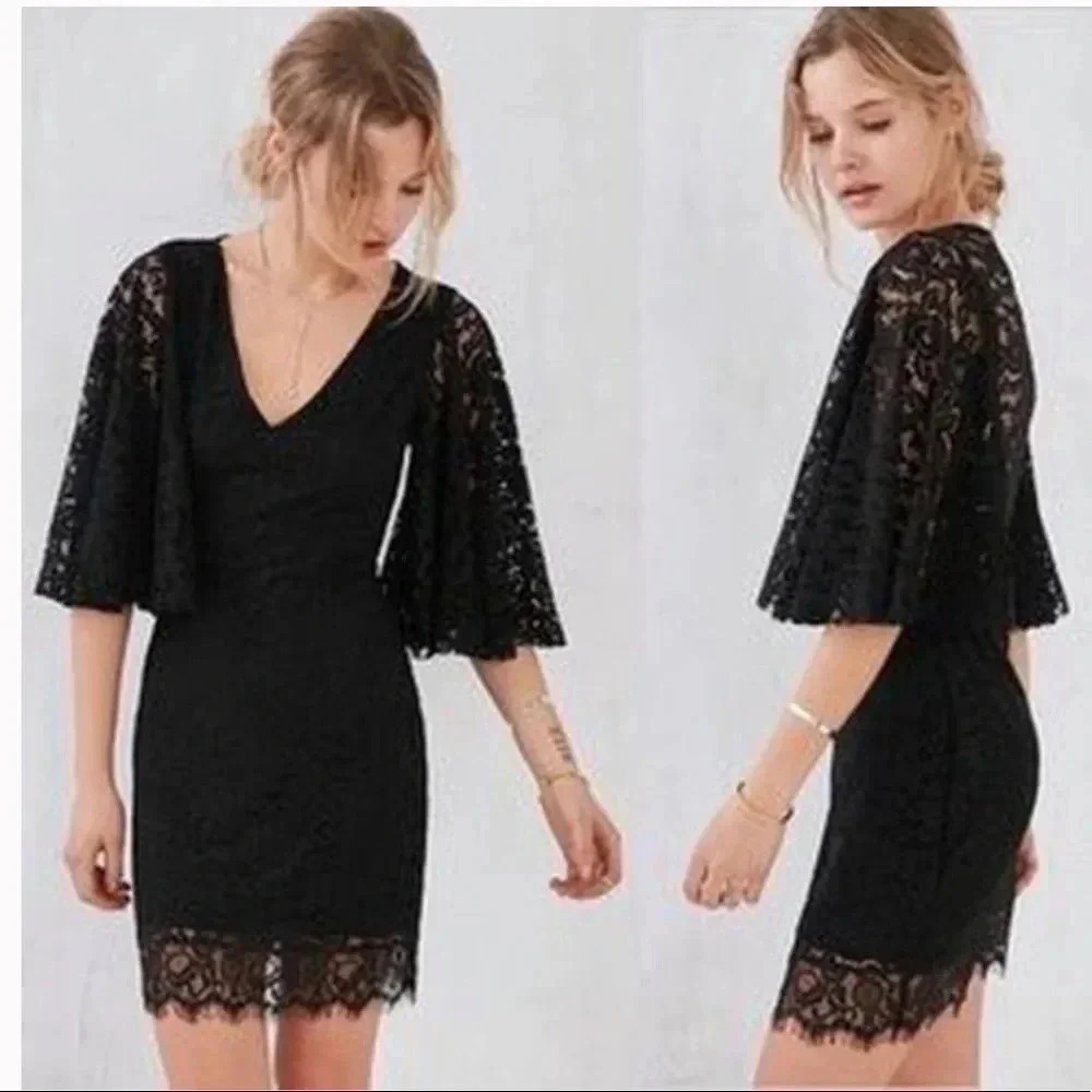 KIMCHI BLUE Exaggerated Bell Sleeve Lace Dress